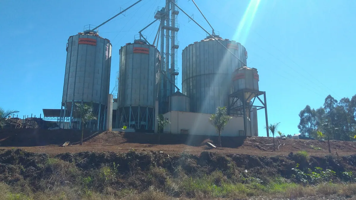 Obra agroindustrial em execução