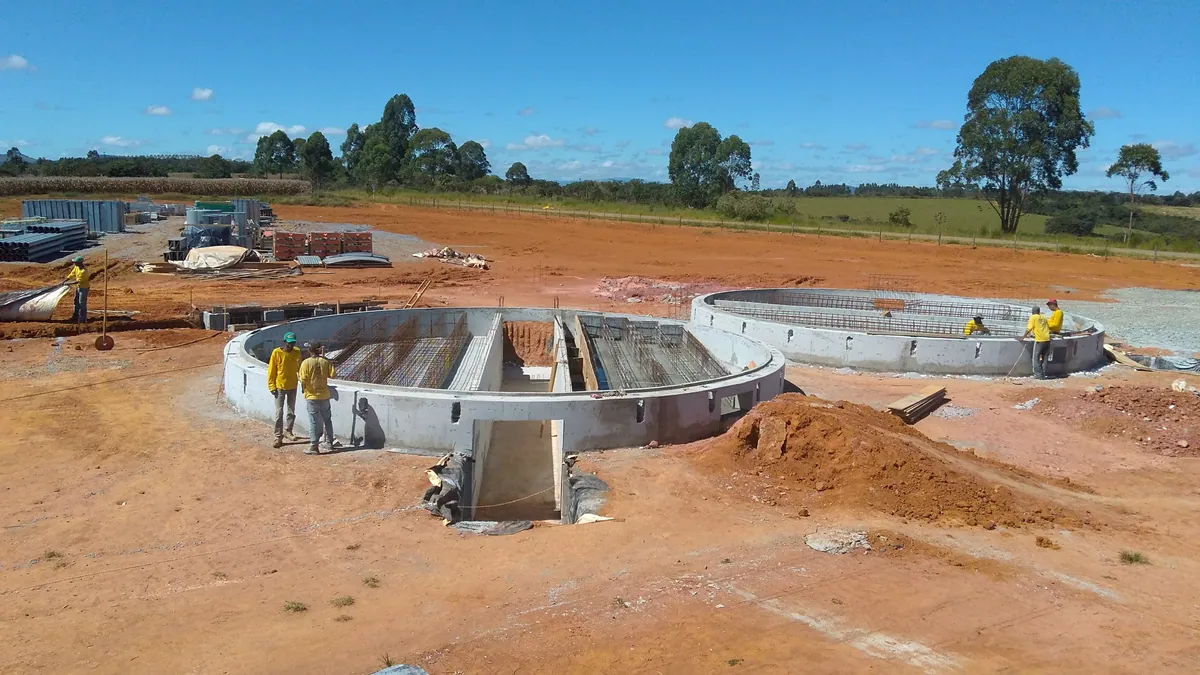 Obra de armazenagem em execução